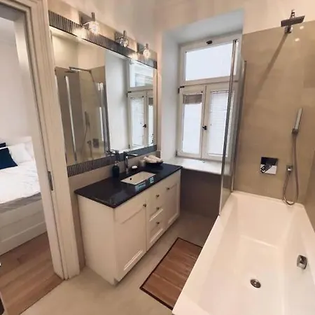 Dobra Elegant, 3 Bedroom Apartman Varsó